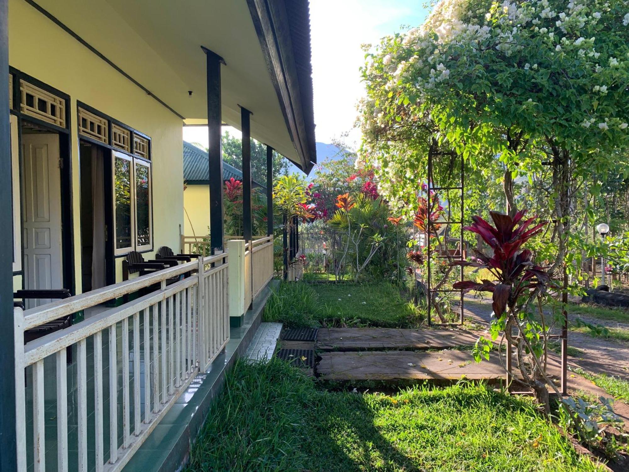 Lembah Rinjani Villa & Resto Syariah By Ecommerceloka Sembalunlawang Exterior foto